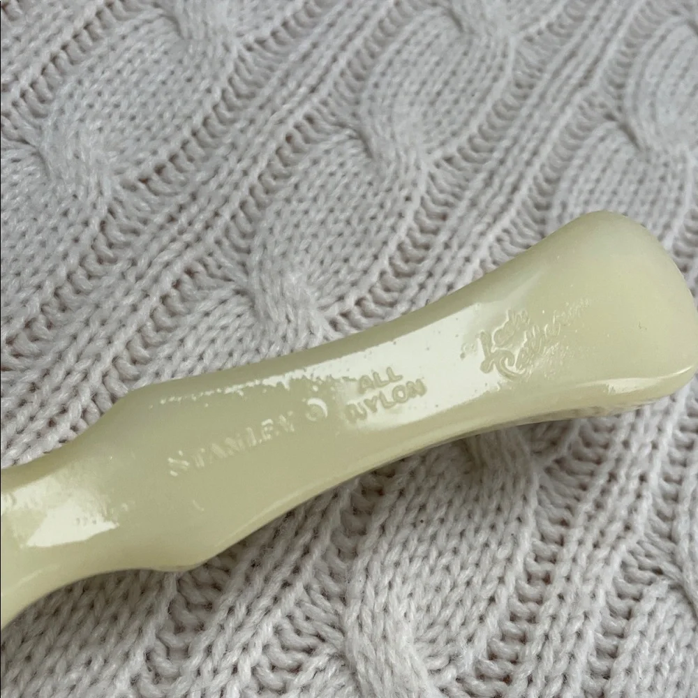 VTG Lady Catherine hairbrush by Stanley ergonomic handle 5 rows nylon bristles
